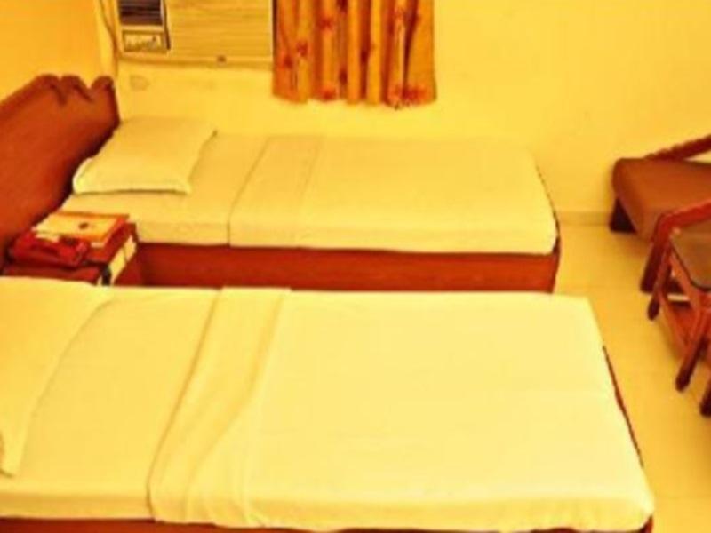 Golden Plaza Hotel Ahmedabad Exterior photo